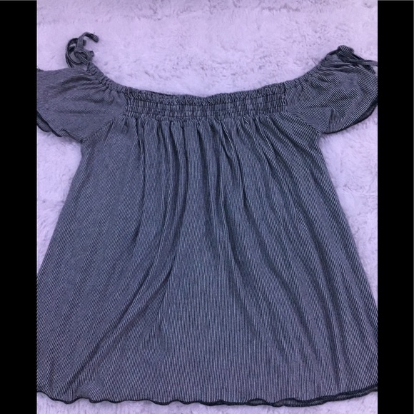 American Eagle Soft & Sexy T Off the Shoulder - Picture 3 of 5
